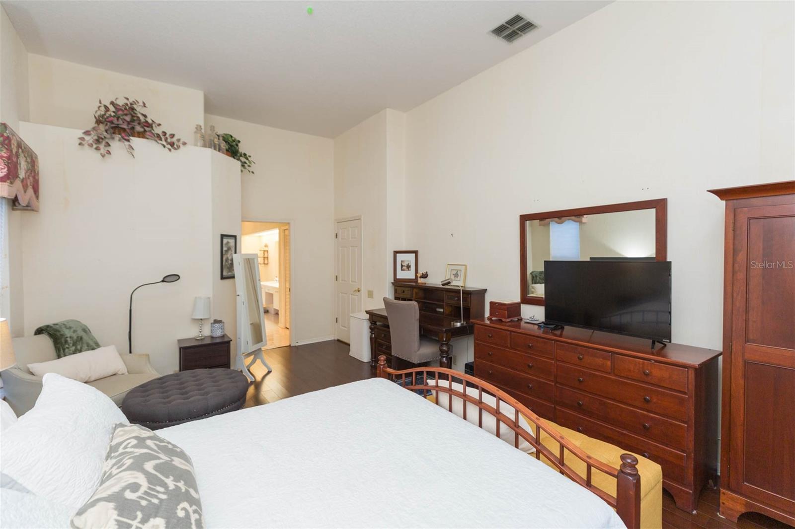 Image 24 of 54 For 9108 Canberley Drive