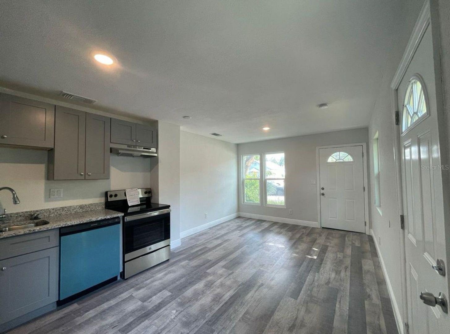 Image 3 of 7 For 1512 38th Avenue N