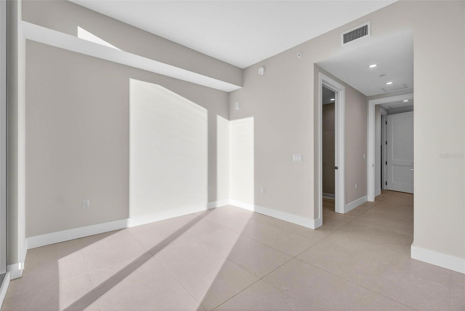 Image 19 of 81 For 275 1st Avenue S 2506