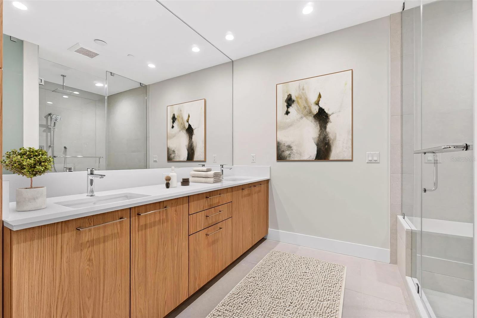 Image 34 of 81 For 275 1st Avenue S 2506