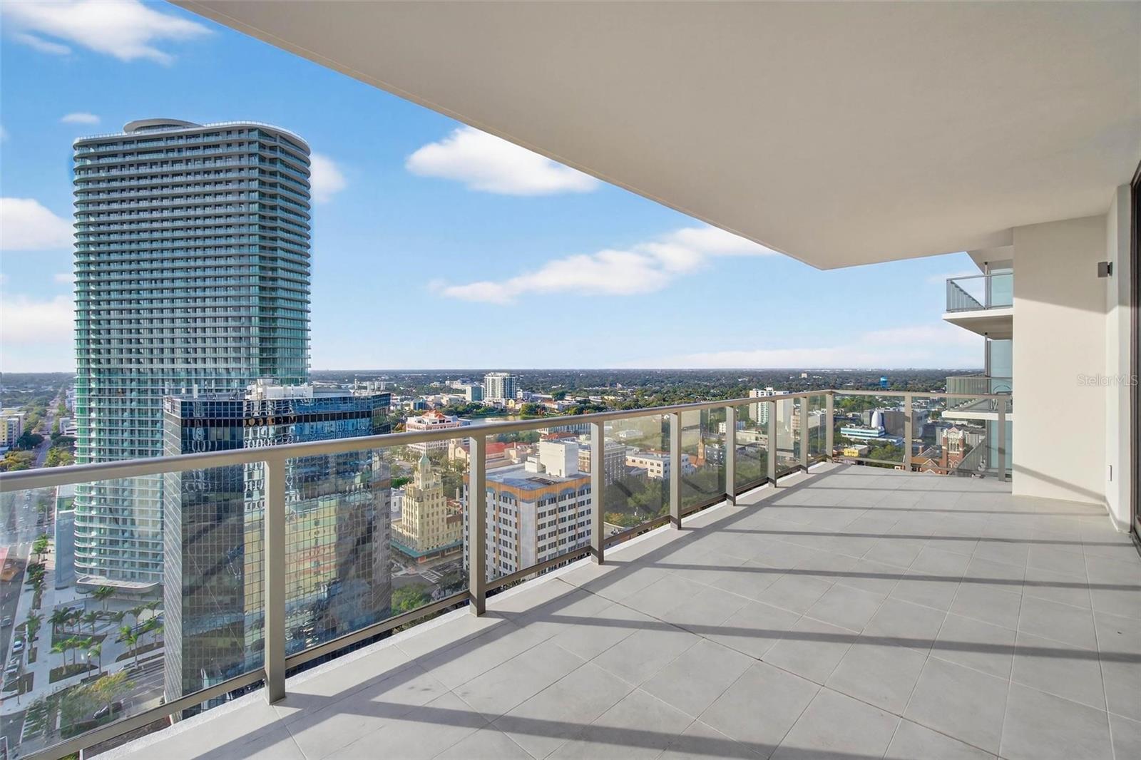 Image 4 of 81 For 275 1st Avenue S 2506