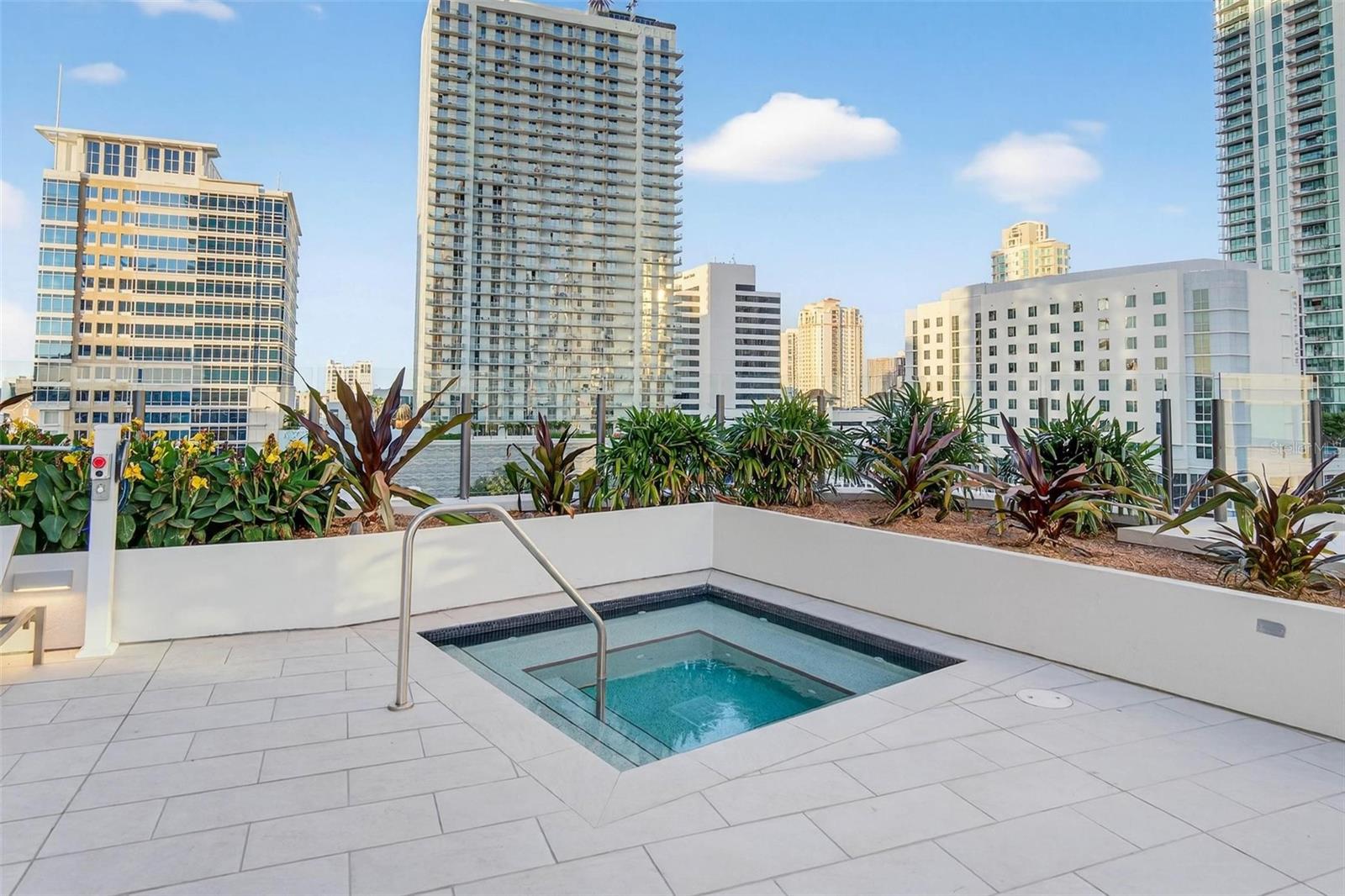 Image 56 of 81 For 275 1st Avenue S 2506