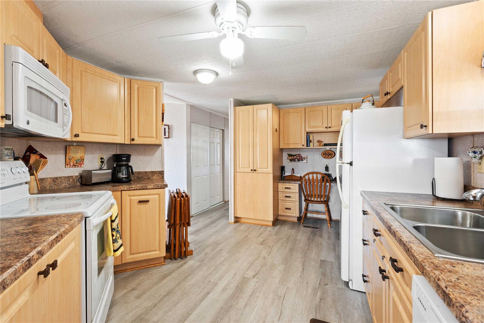 Image 4 of 51 For 5619 Dakota Street