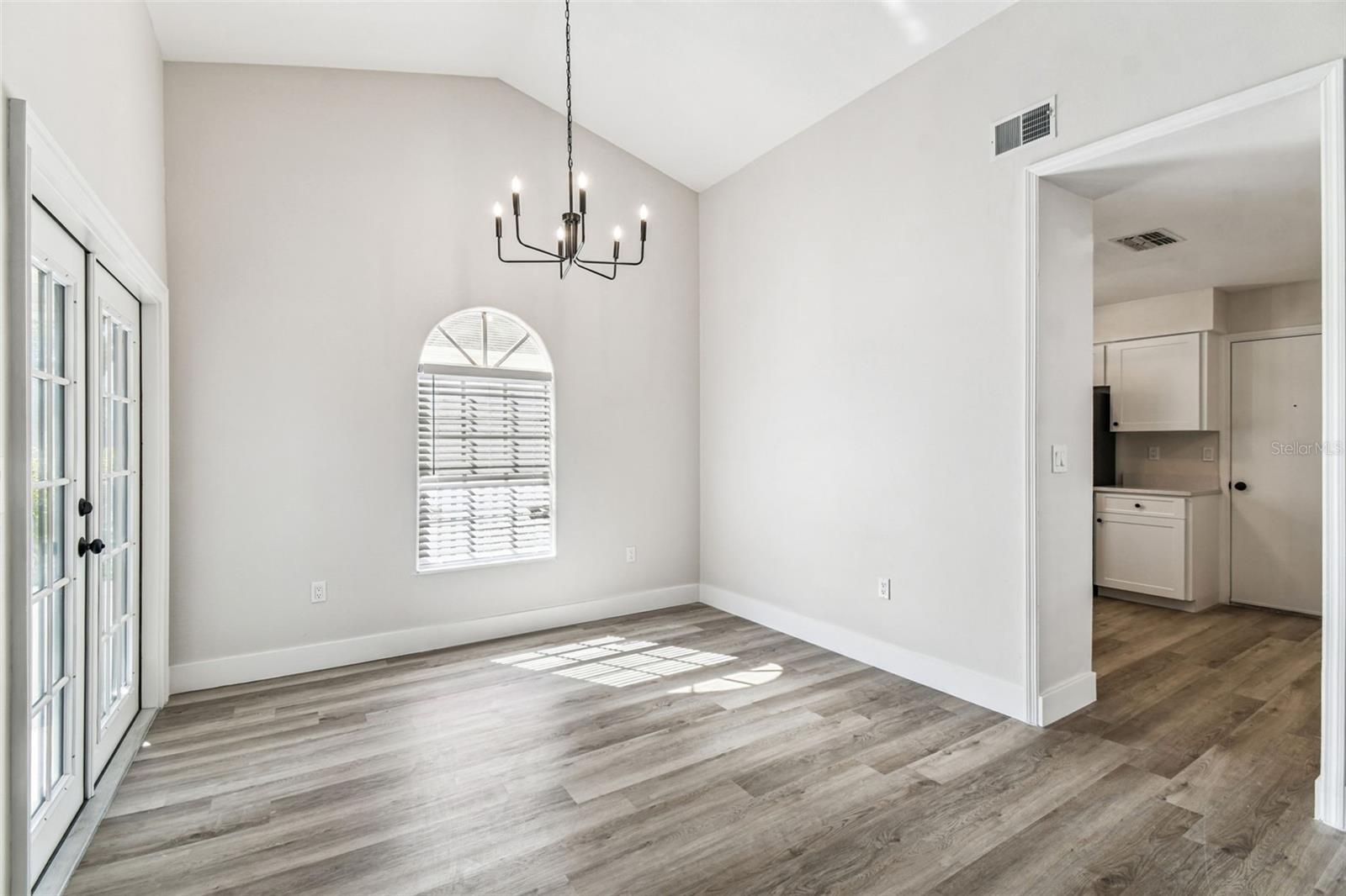 Image 29 of 84 For 4124 Randolph Street