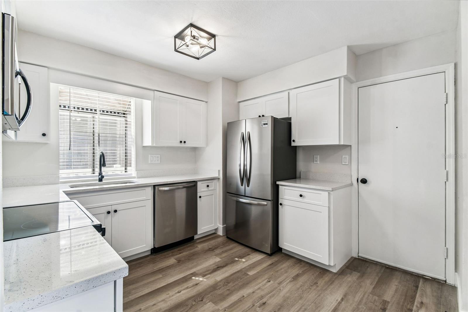 Image 33 of 84 For 4124 Randolph Street