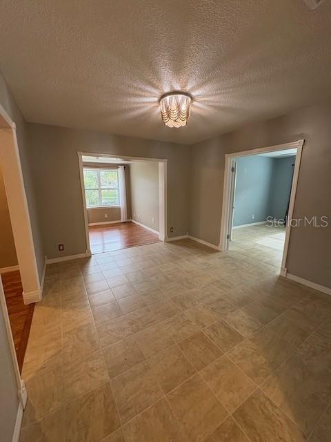 Image 25 of 36 For 1571 Evergreen Avenue