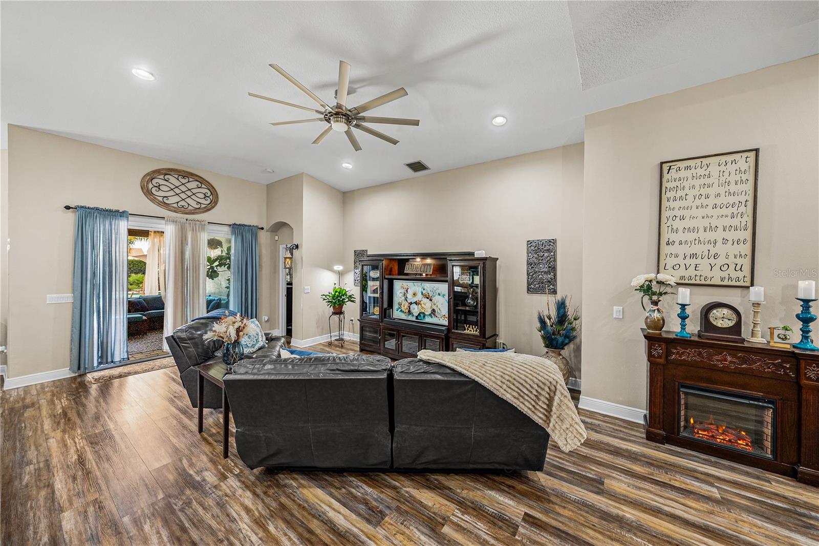 Image 14 of 87 For 13302 Trailing Moss Drive