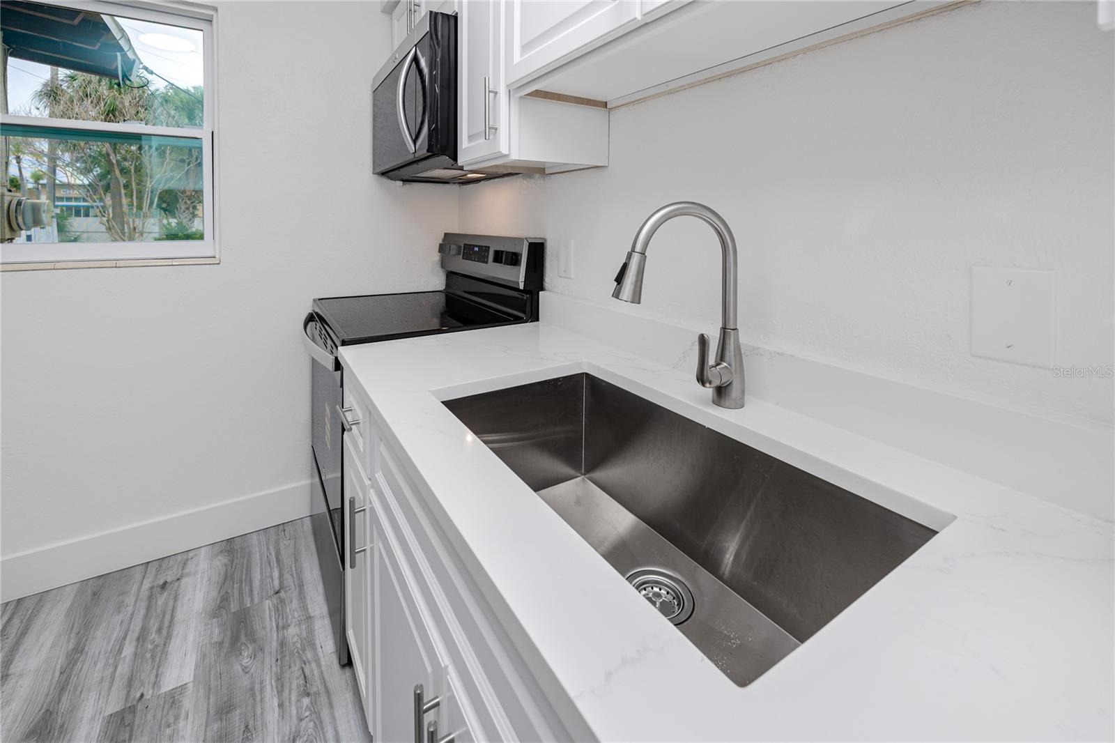 Image 10 of 37 For 418 39th Avenue N