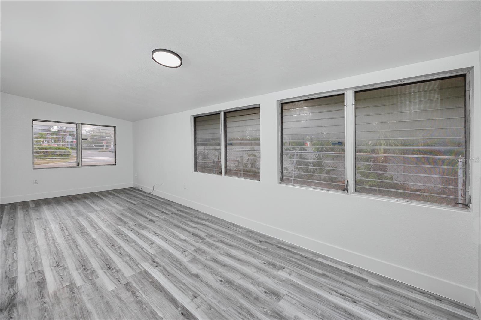 Image 14 of 37 For 418 39th Avenue N