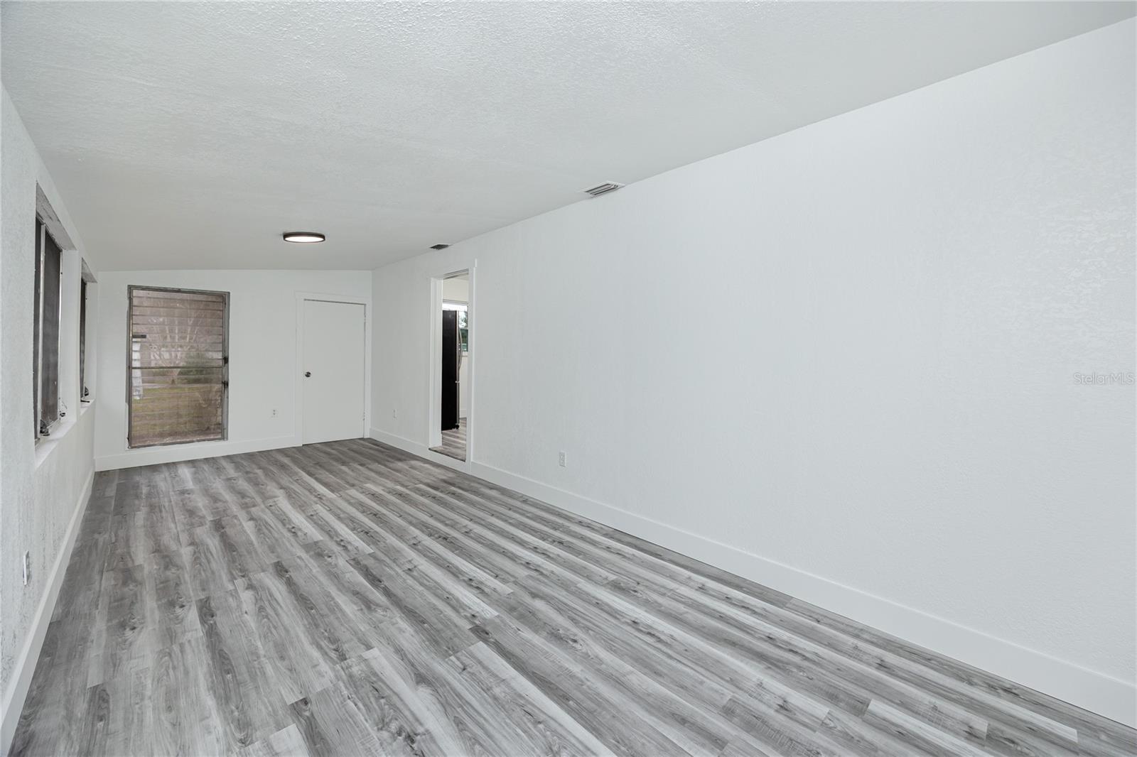 Image 15 of 37 For 418 39th Avenue N