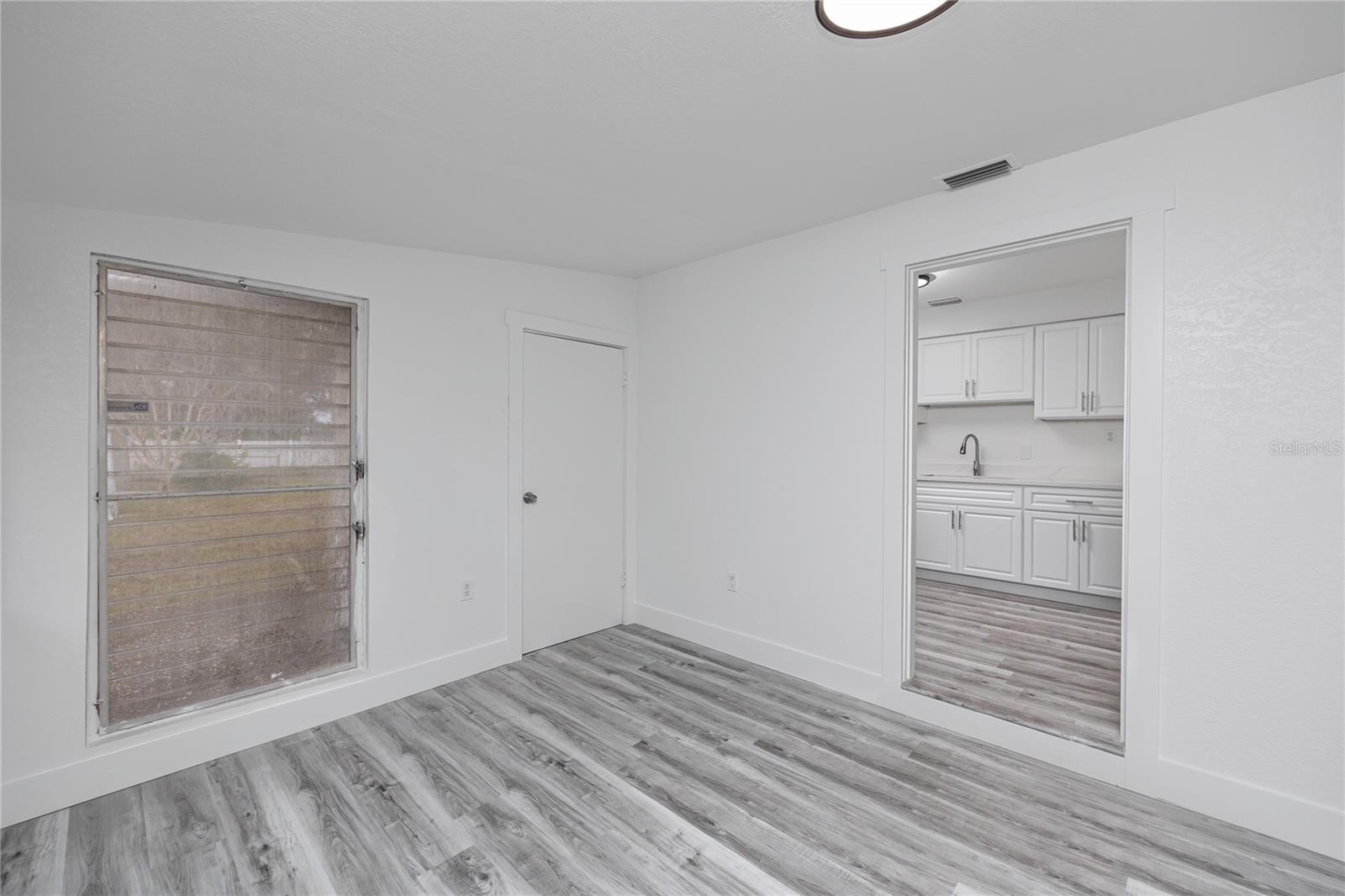 Image 18 of 37 For 418 39th Avenue N