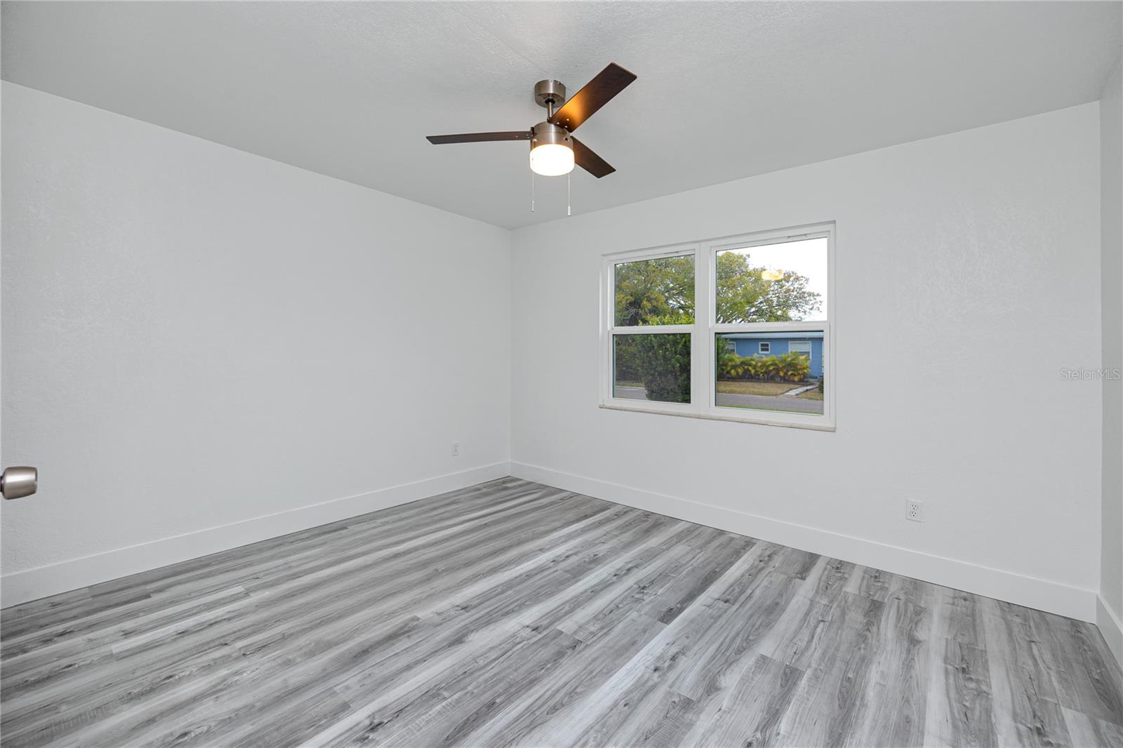 Image 20 of 37 For 418 39th Avenue N