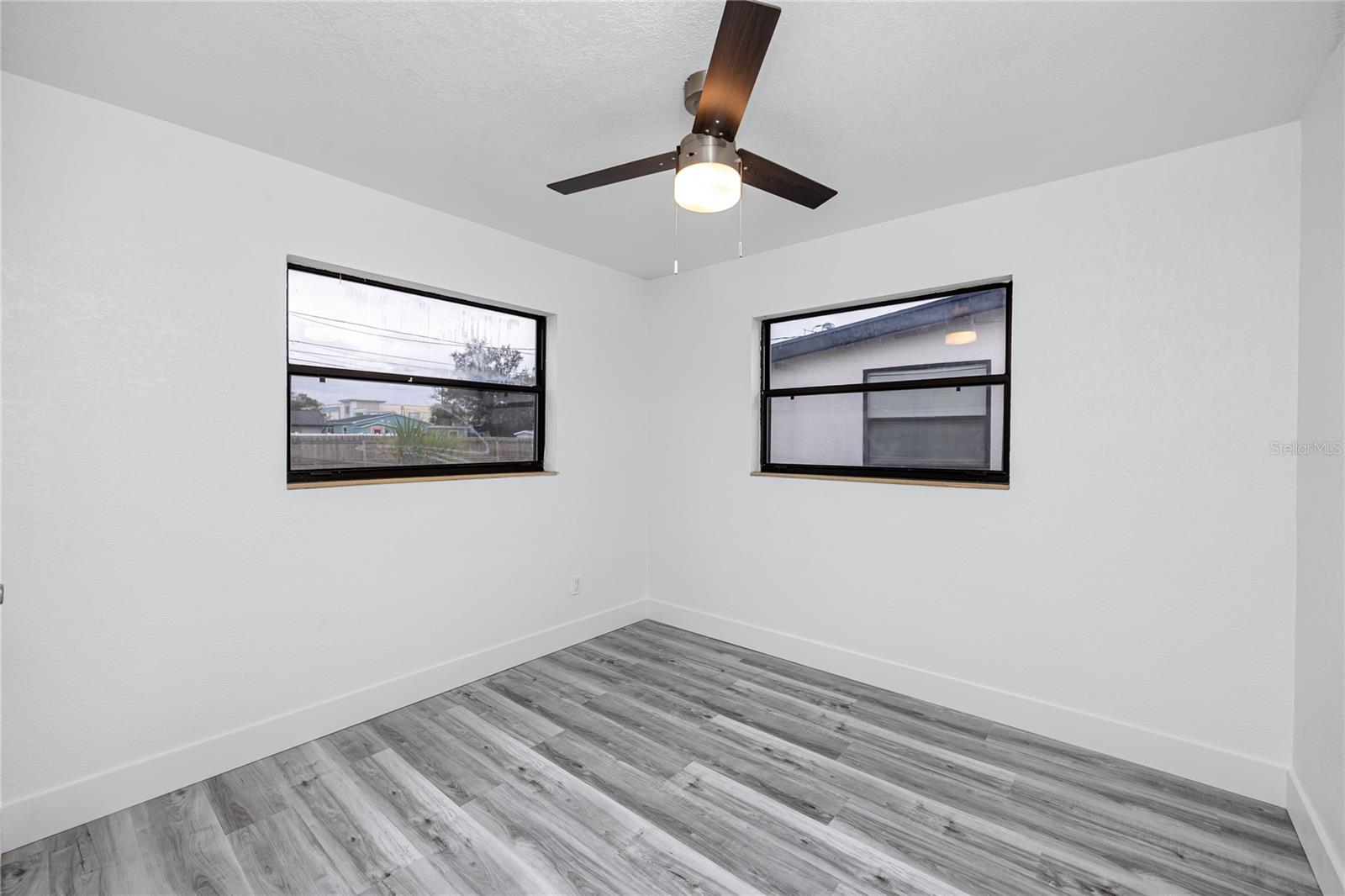 Image 23 of 37 For 418 39th Avenue N