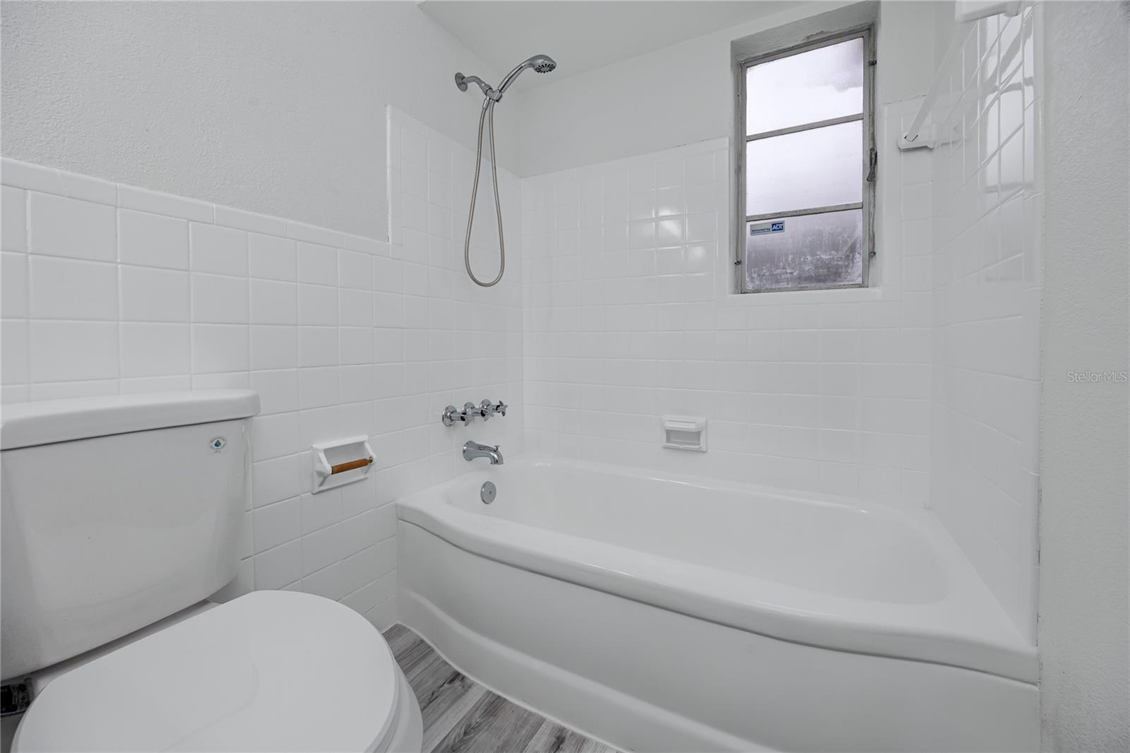 Image 27 of 37 For 418 39th Avenue N