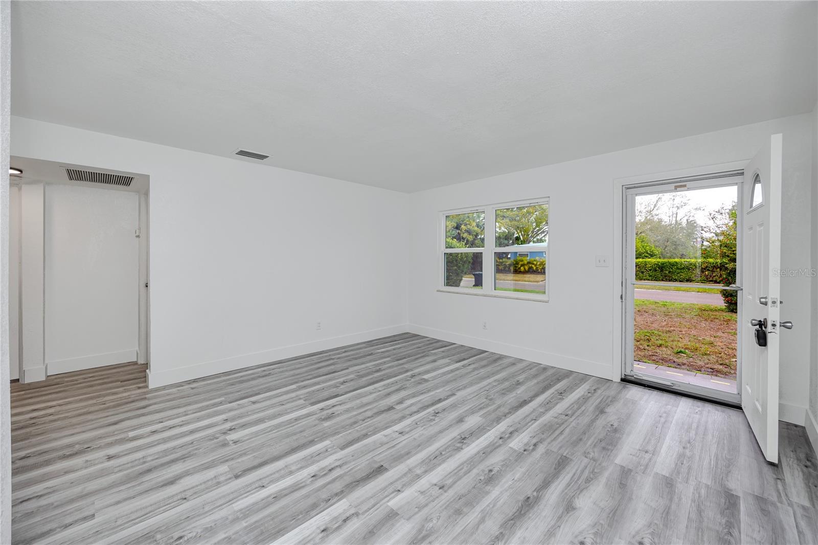 Image 4 of 37 For 418 39th Avenue N