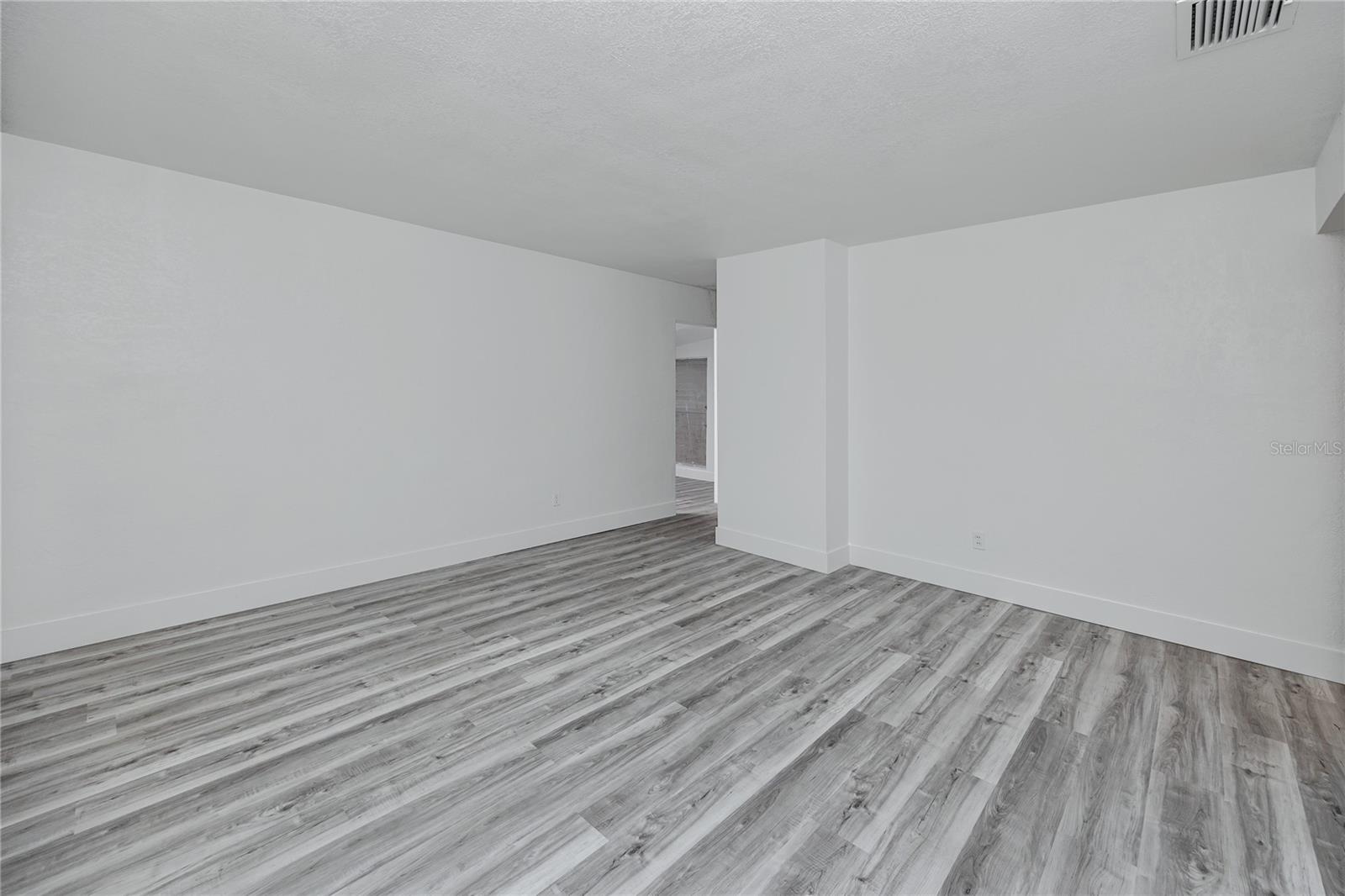 Image 6 of 37 For 418 39th Avenue N