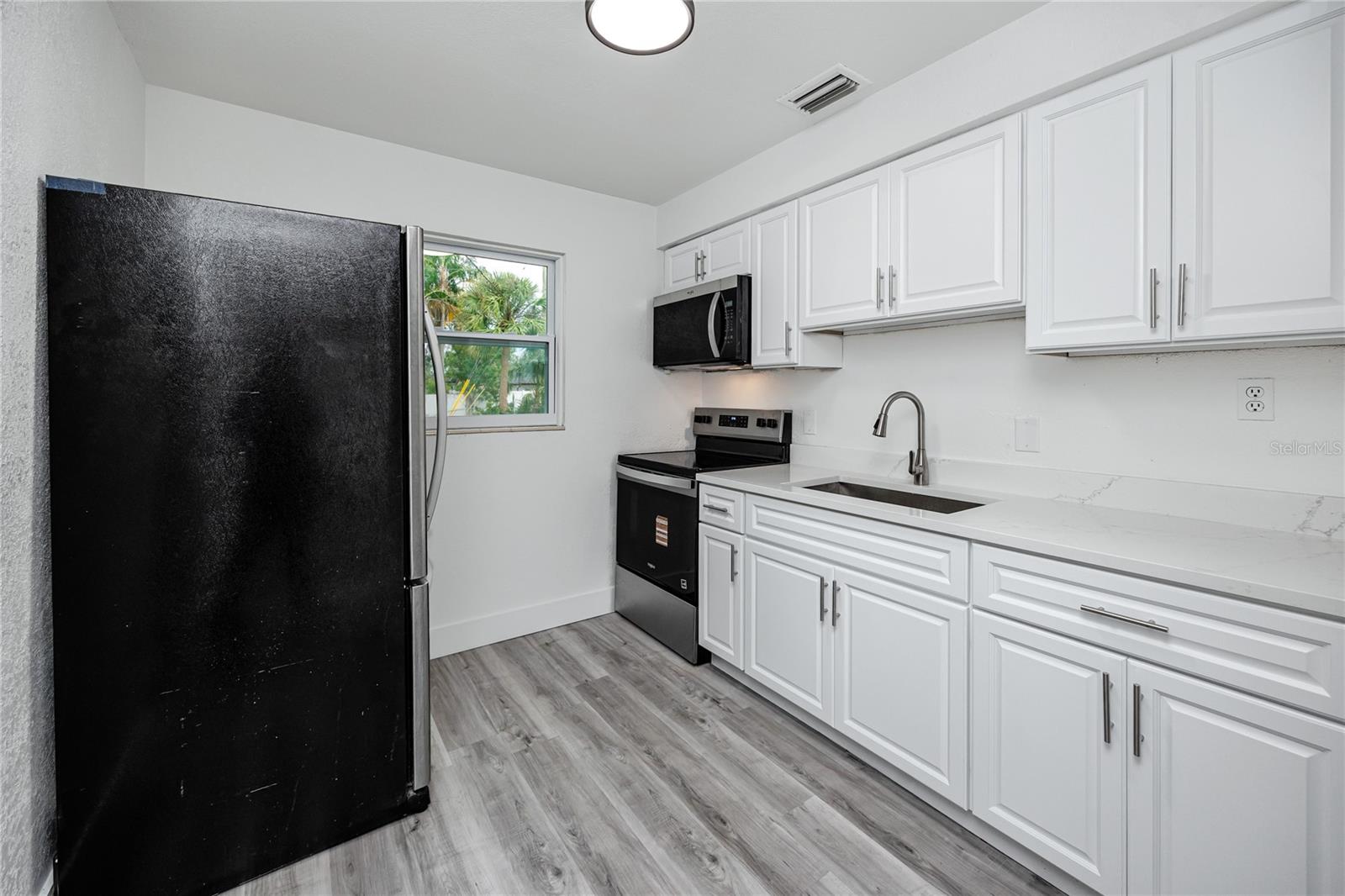 Image 9 of 37 For 418 39th Avenue N