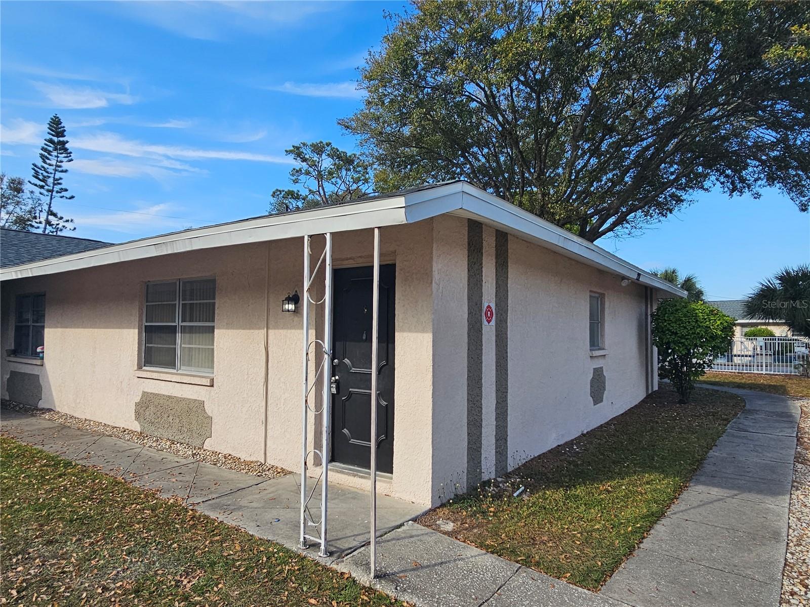 Image 3 of 18 For 201 Jefferson Circle N 9