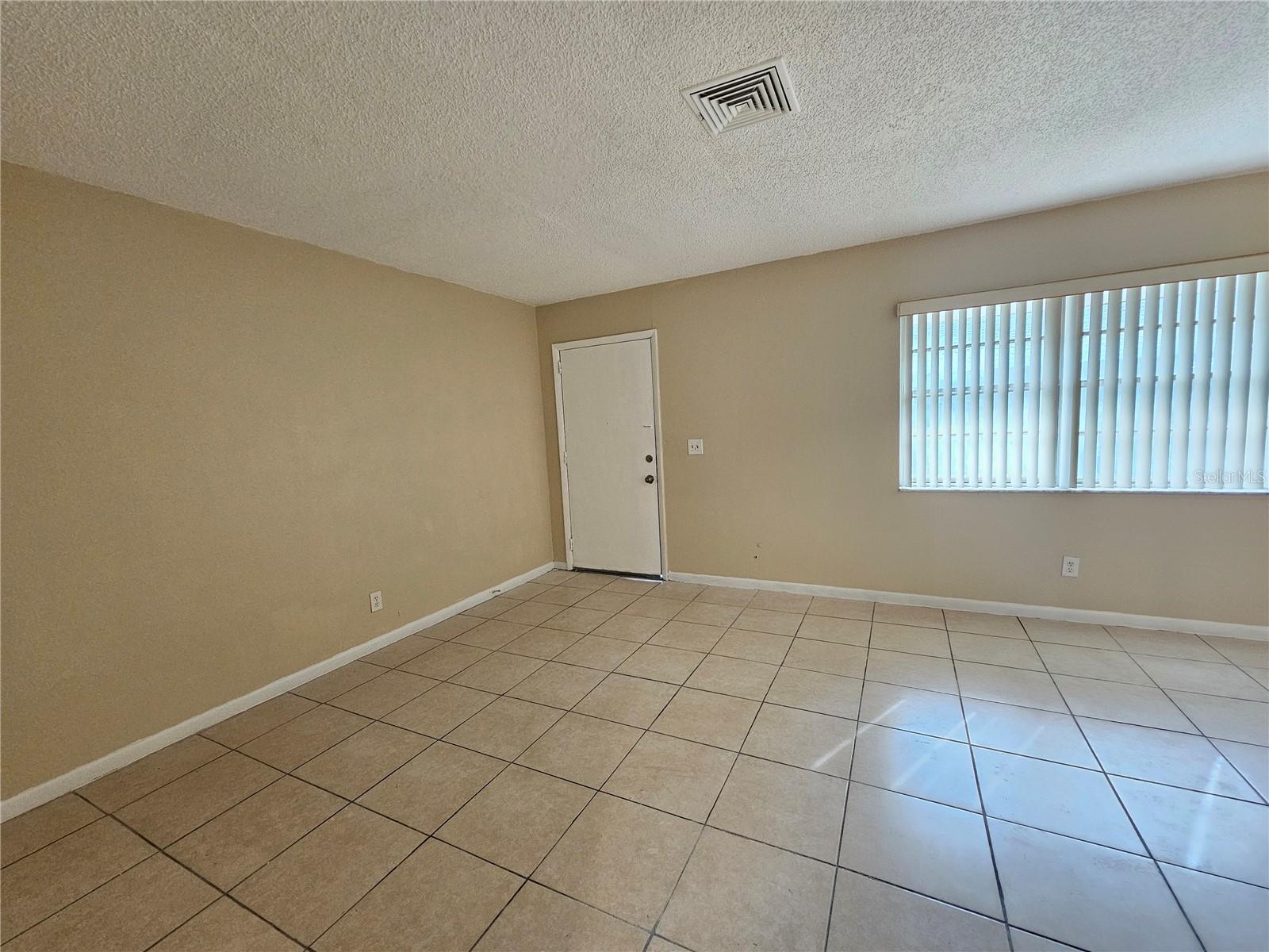 Image 5 of 18 For 201 Jefferson Circle N 9