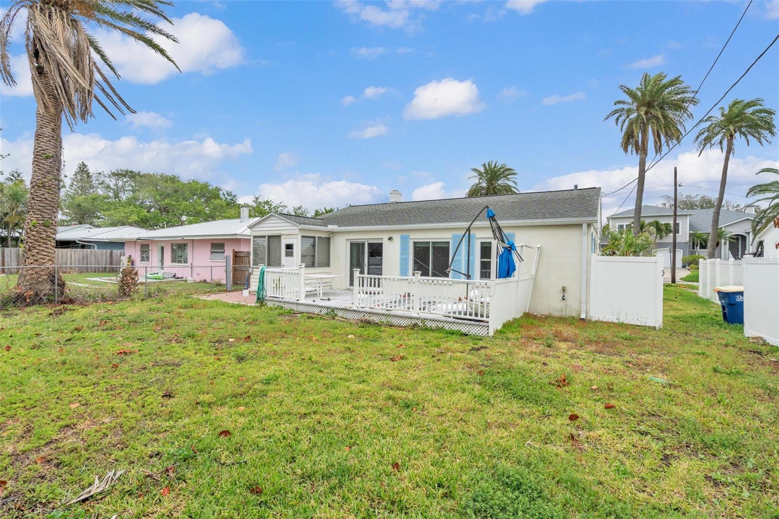 Listing photo id 2 for 752 Lantana Avenue