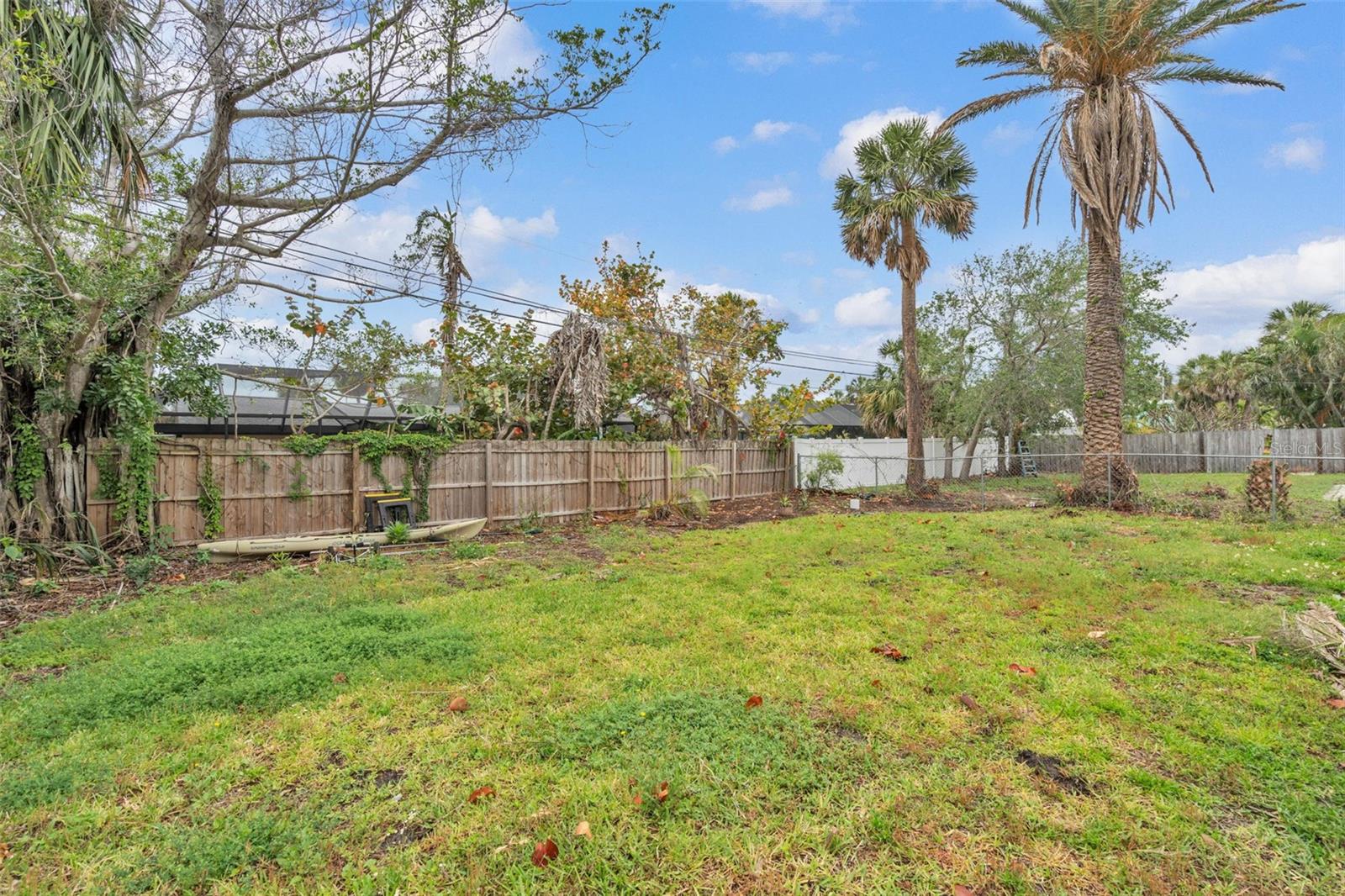 Listing photo id 3 for 752 Lantana Avenue