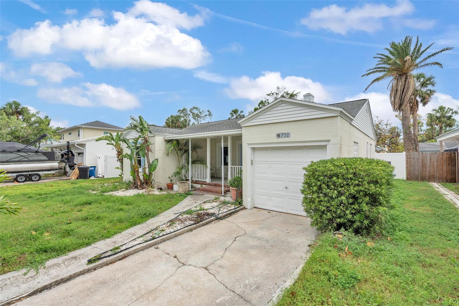 Listing photo id 5 for 752 Lantana Avenue