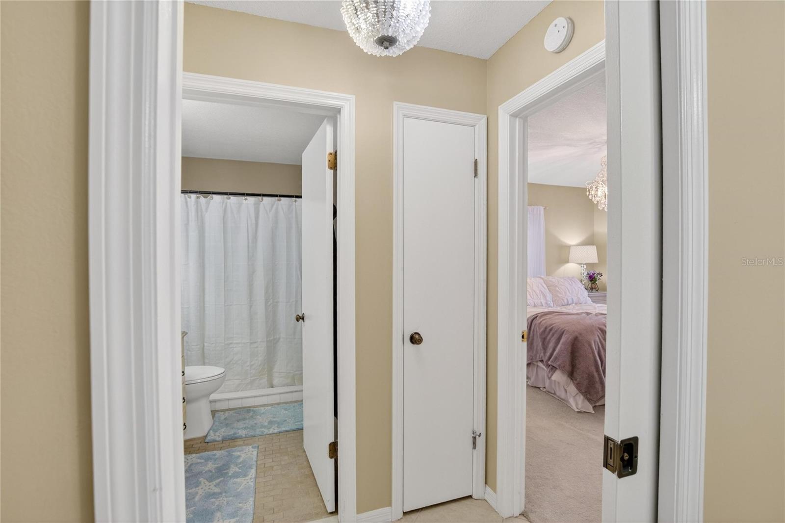 Image 11 of 53 For 2001 Hartlebury Way 432