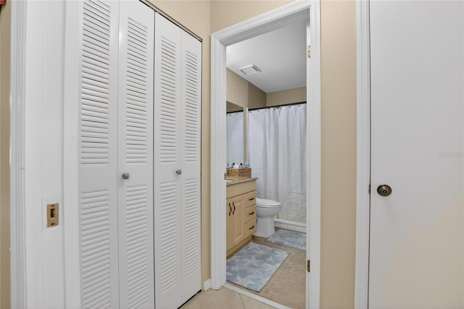 Image 15 of 53 For 2001 Hartlebury Way 432