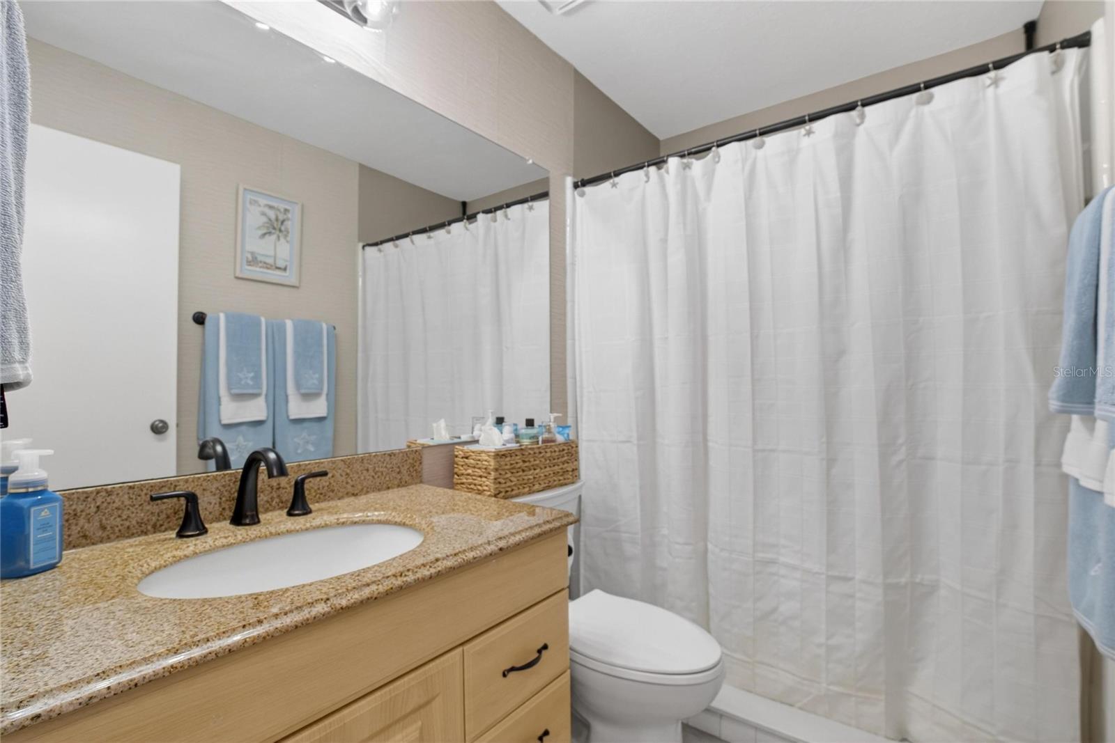 Image 16 of 53 For 2001 Hartlebury Way 432