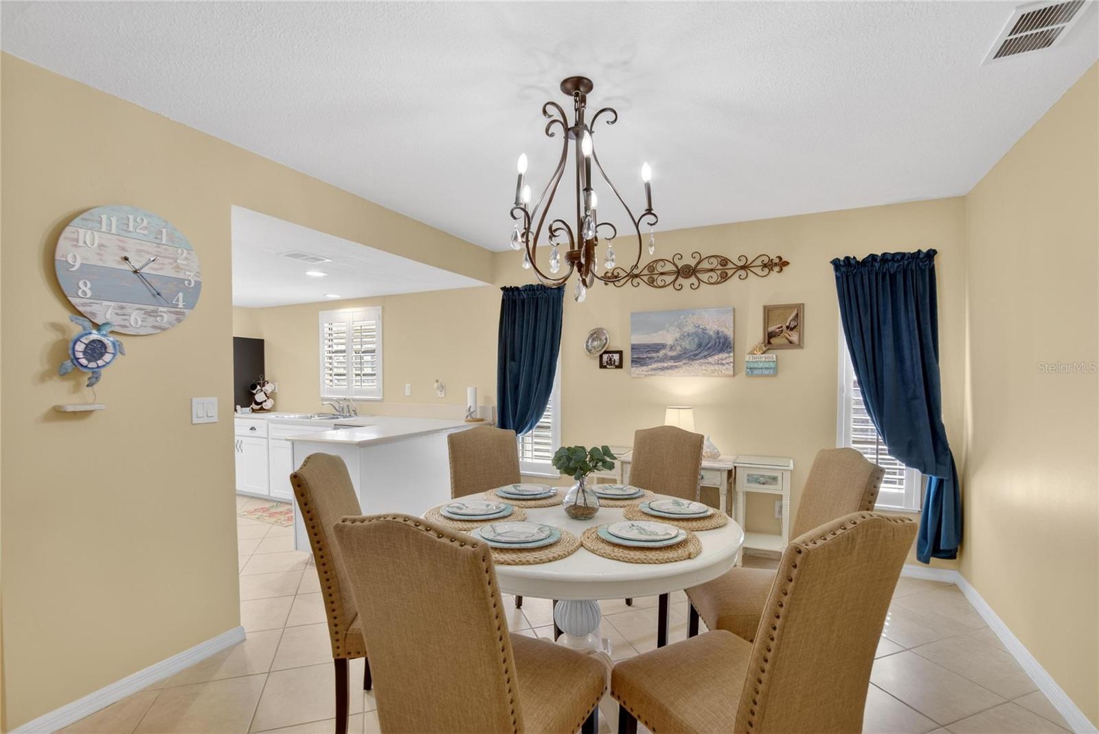 Image 18 of 53 For 2001 Hartlebury Way 432