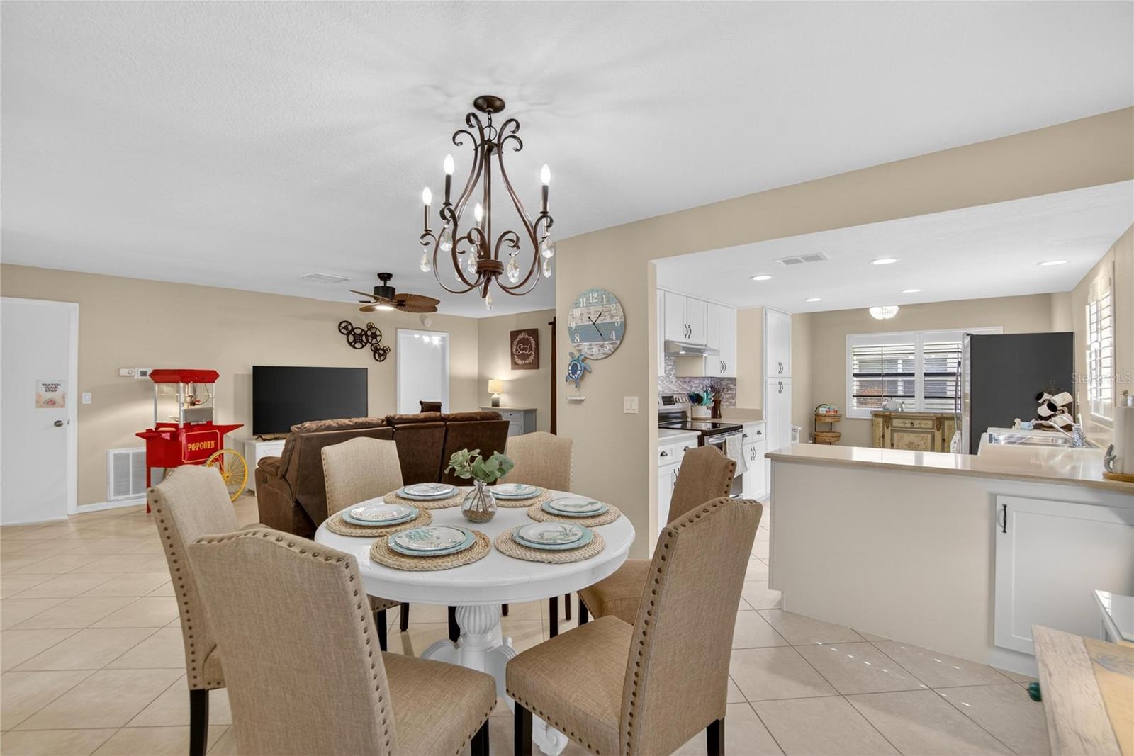 Image 19 of 53 For 2001 Hartlebury Way 432