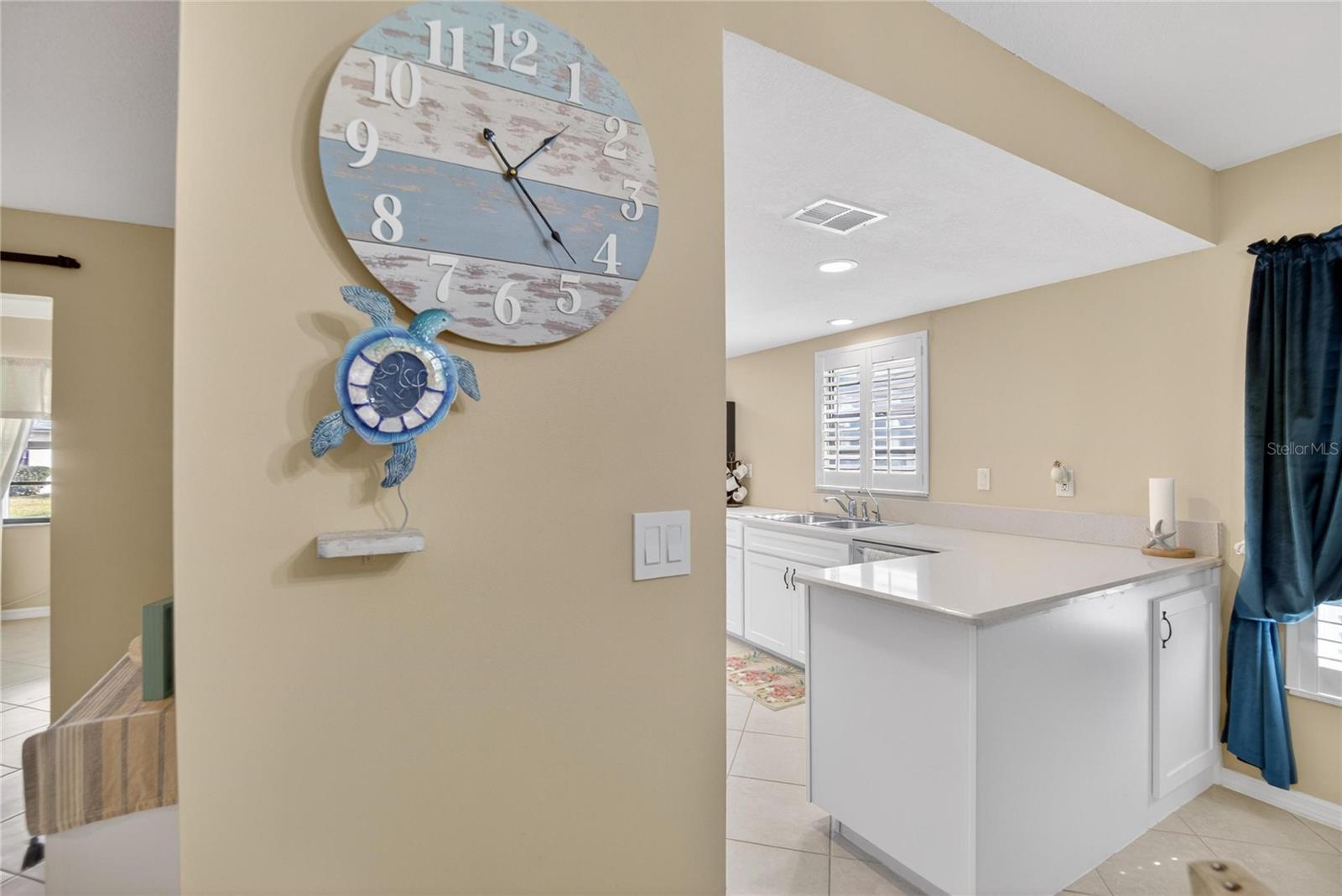 Image 20 of 53 For 2001 Hartlebury Way 432