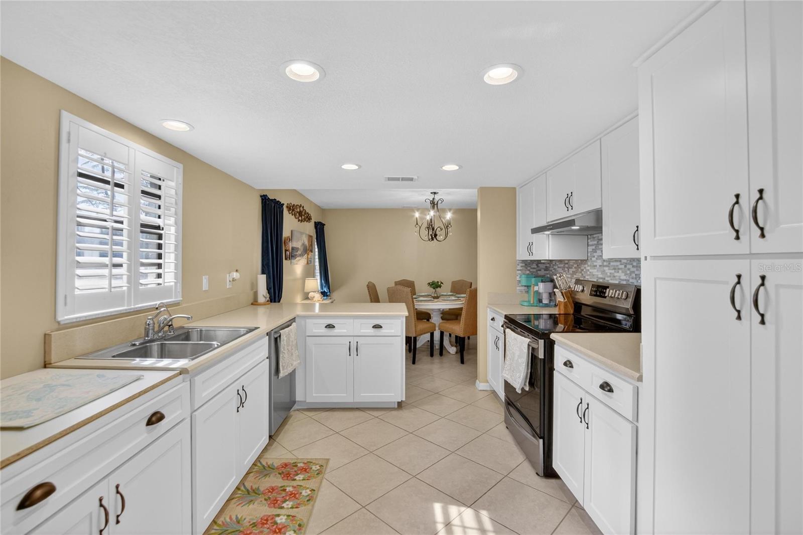 Image 21 of 53 For 2001 Hartlebury Way 432