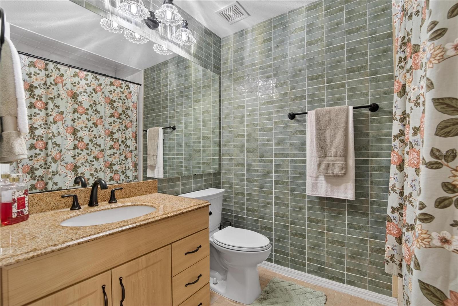 Image 32 of 53 For 2001 Hartlebury Way 432