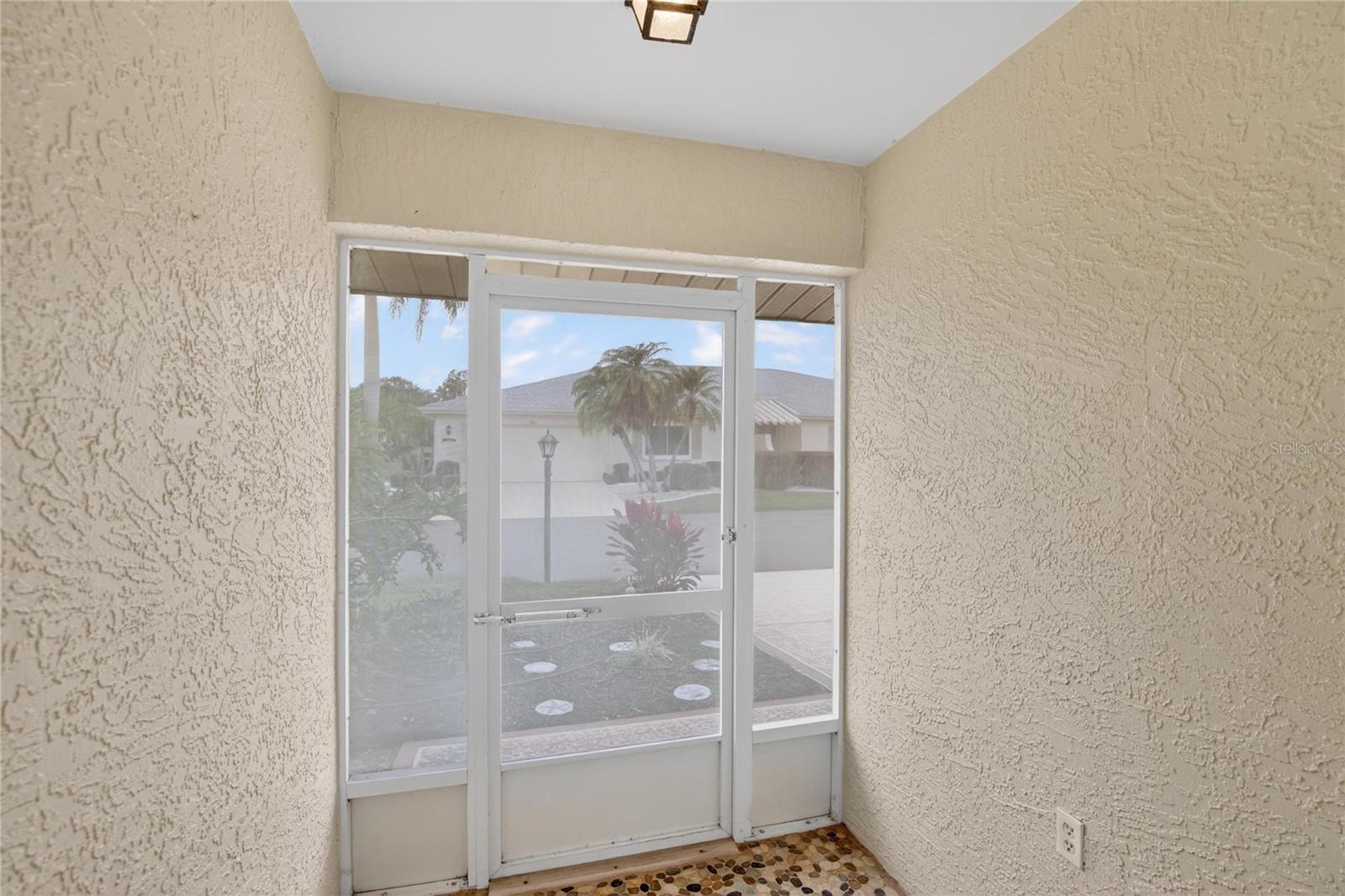 Image 6 of 53 For 2001 Hartlebury Way 432