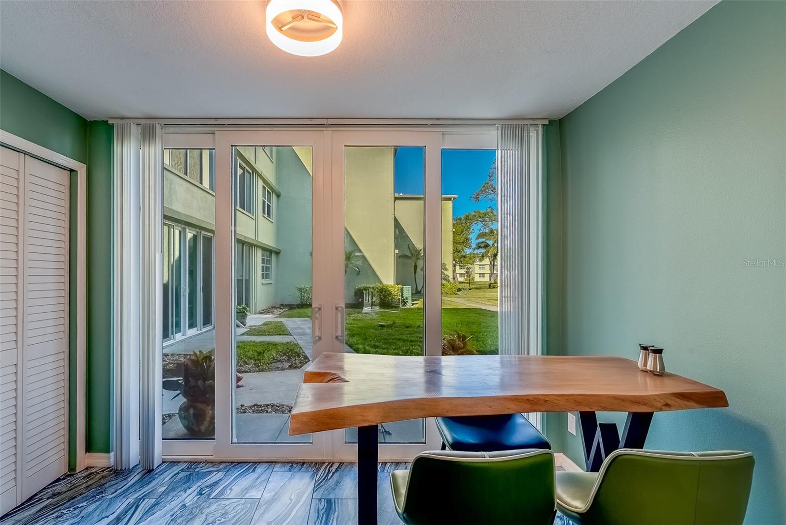 Image 6 of 42 For 4710 Bay Street Ne 109