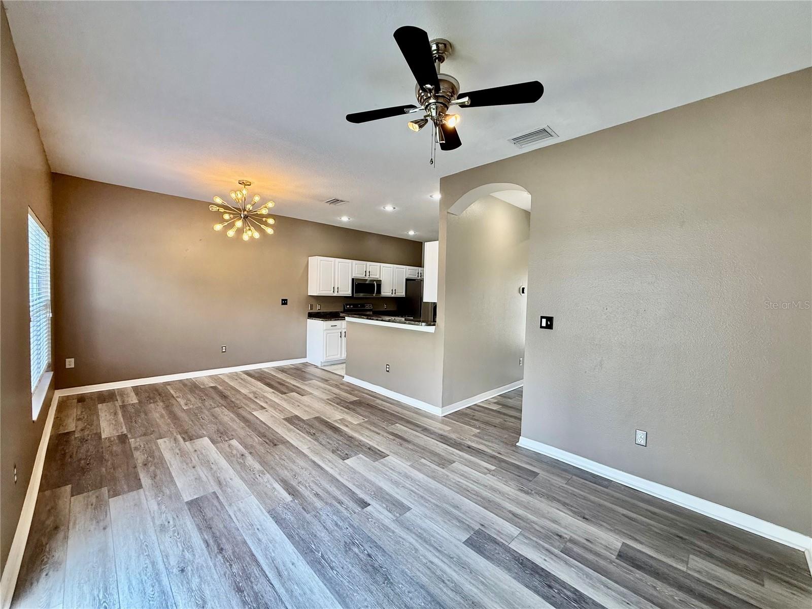 Image 11 of 33 For 11020 Blaine Top Place