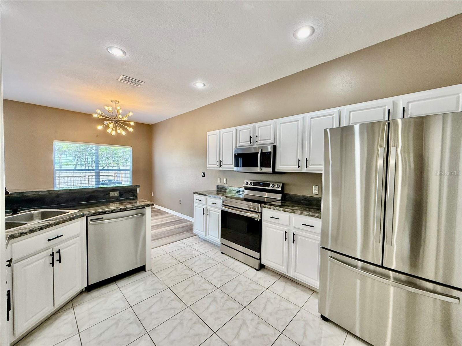 Image 4 of 33 For 11020 Blaine Top Place