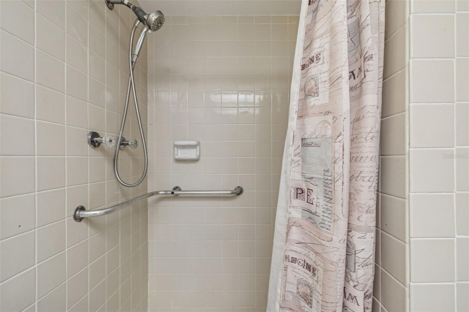 Image 26 of 51 For 4885 1st Street Ne 203