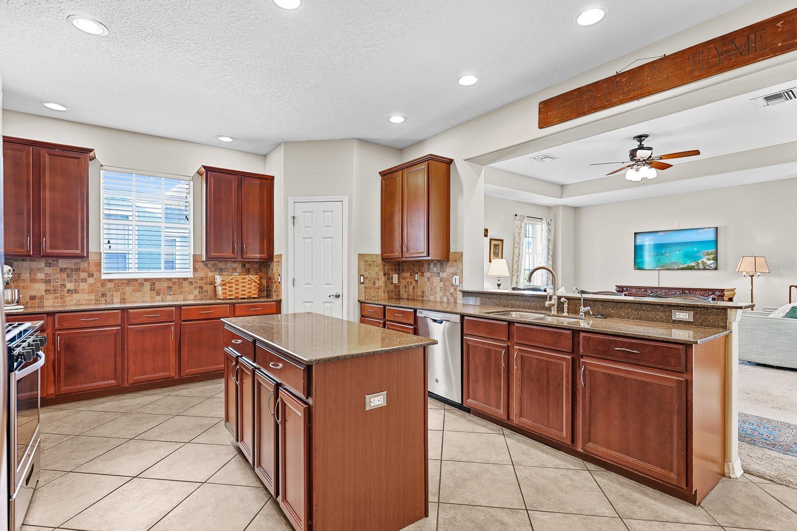 Image 19 of 54 For 5922 Palmettoside Street