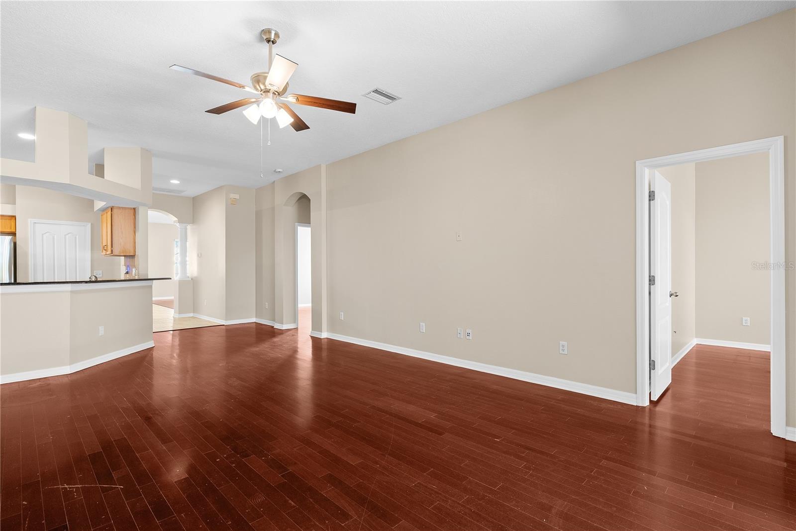 Image 18 of 47 For 4830 Sky Blue Drive