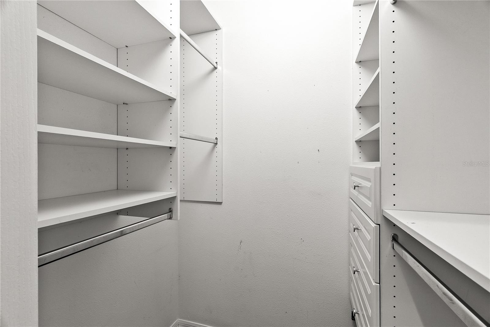 Image 23 of 47 For 4830 Sky Blue Drive