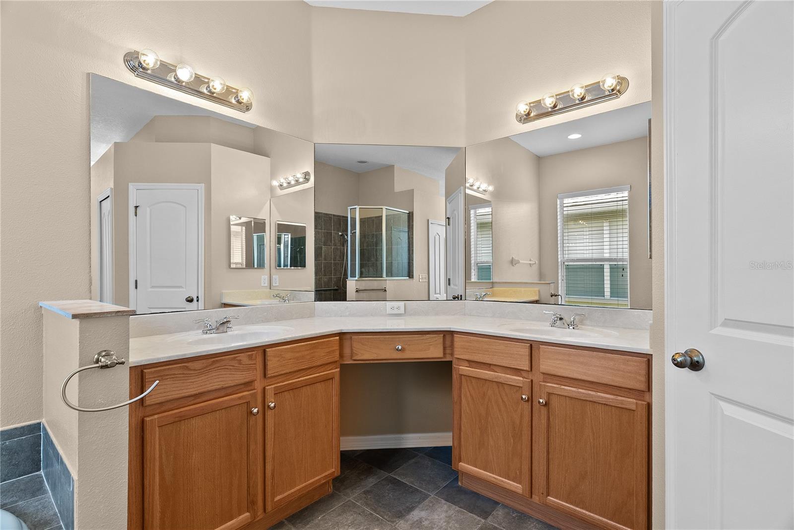 Image 24 of 47 For 4830 Sky Blue Drive