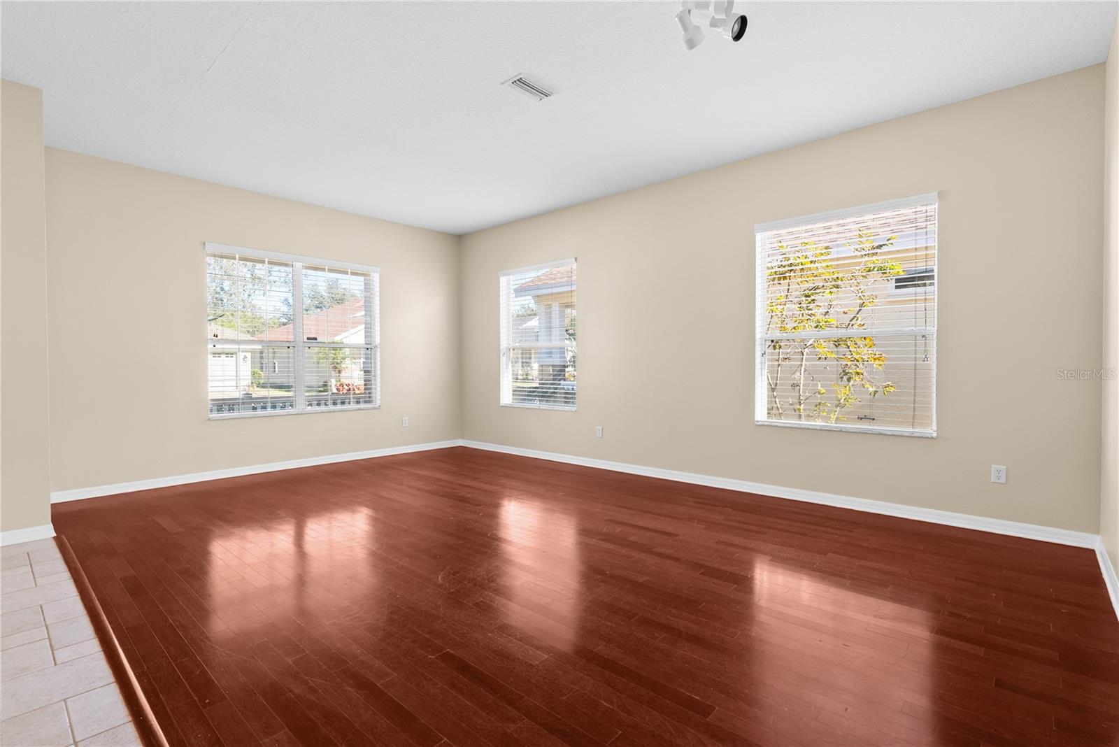 Image 7 of 47 For 4830 Sky Blue Drive