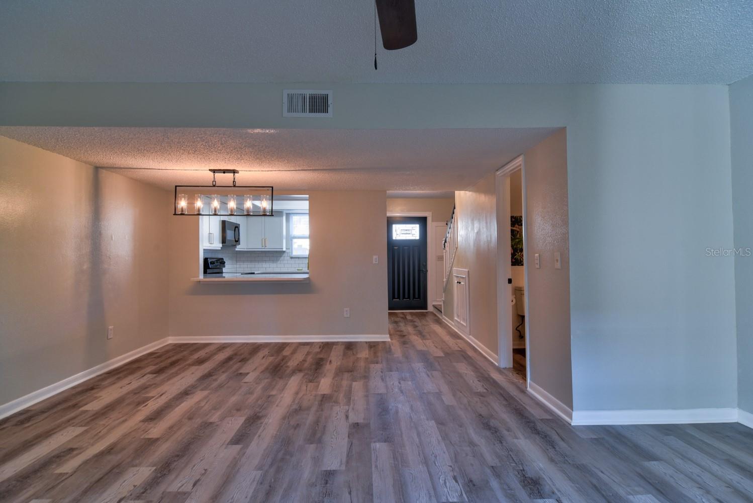 Image 14 of 32 For 148 Douglas Road W C