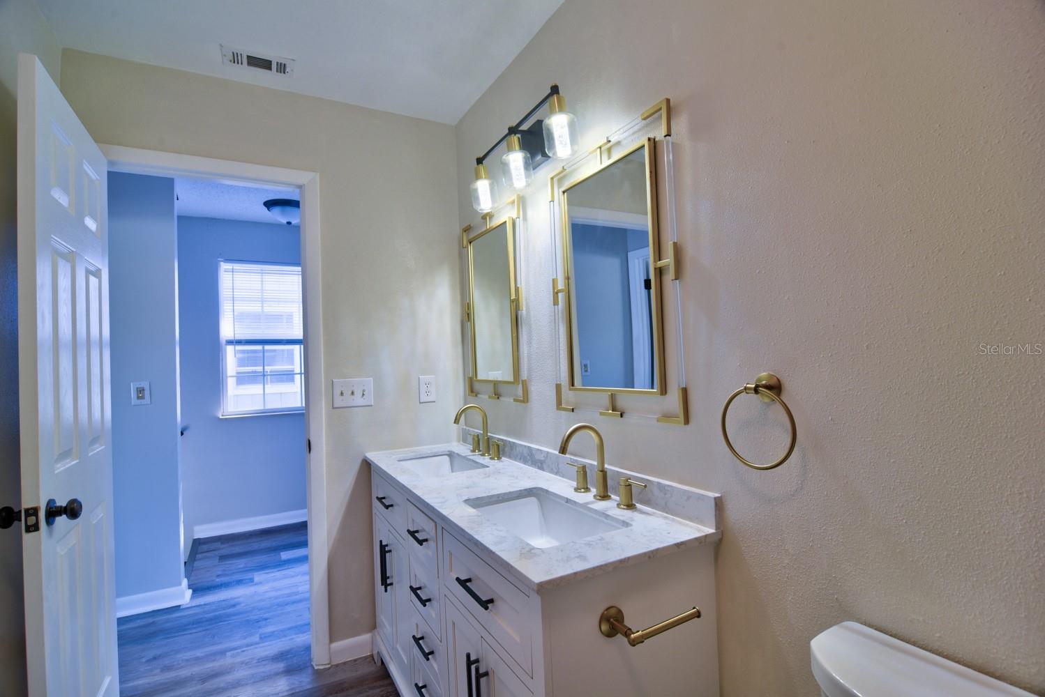 Image 21 of 32 For 148 Douglas Road W C