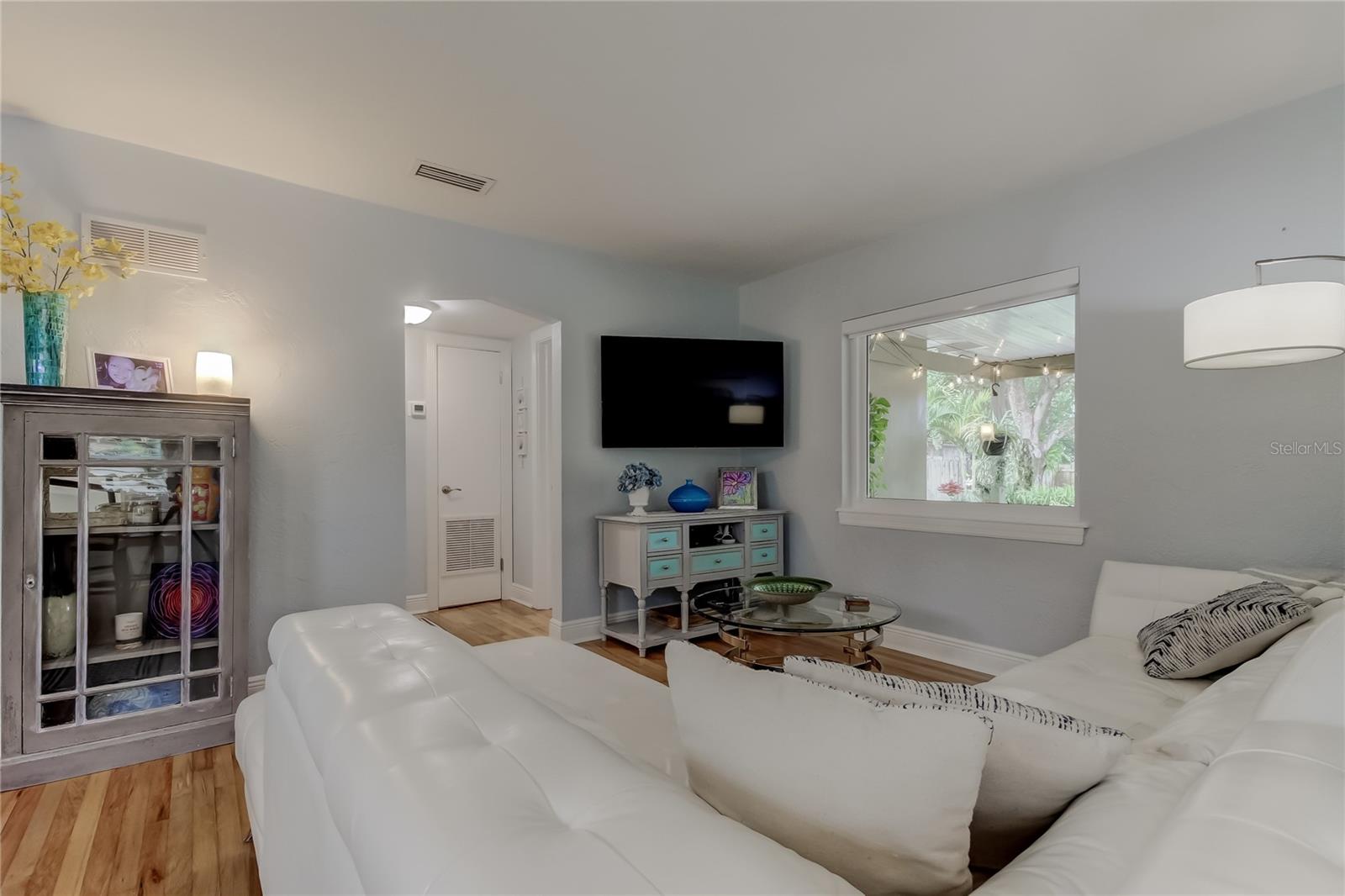 Image 10 of 71 For 1511 46th Avenue N