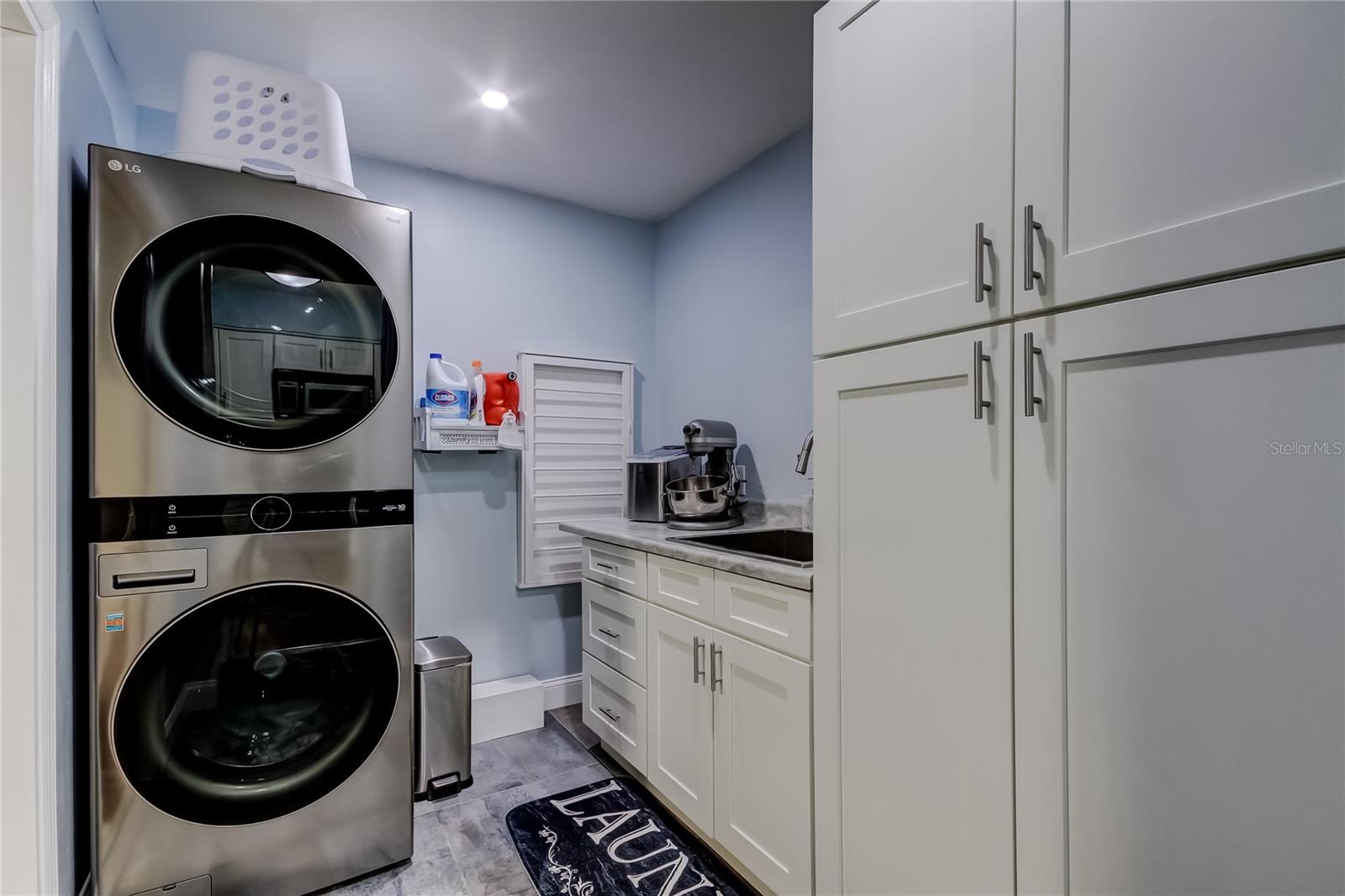 Image 20 of 71 For 1511 46th Avenue N