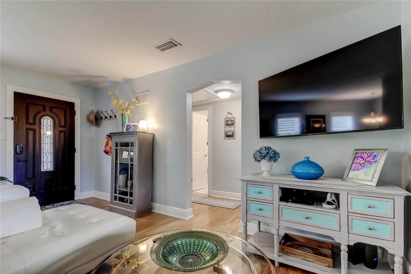 Image 5 of 71 For 1511 46th Avenue N