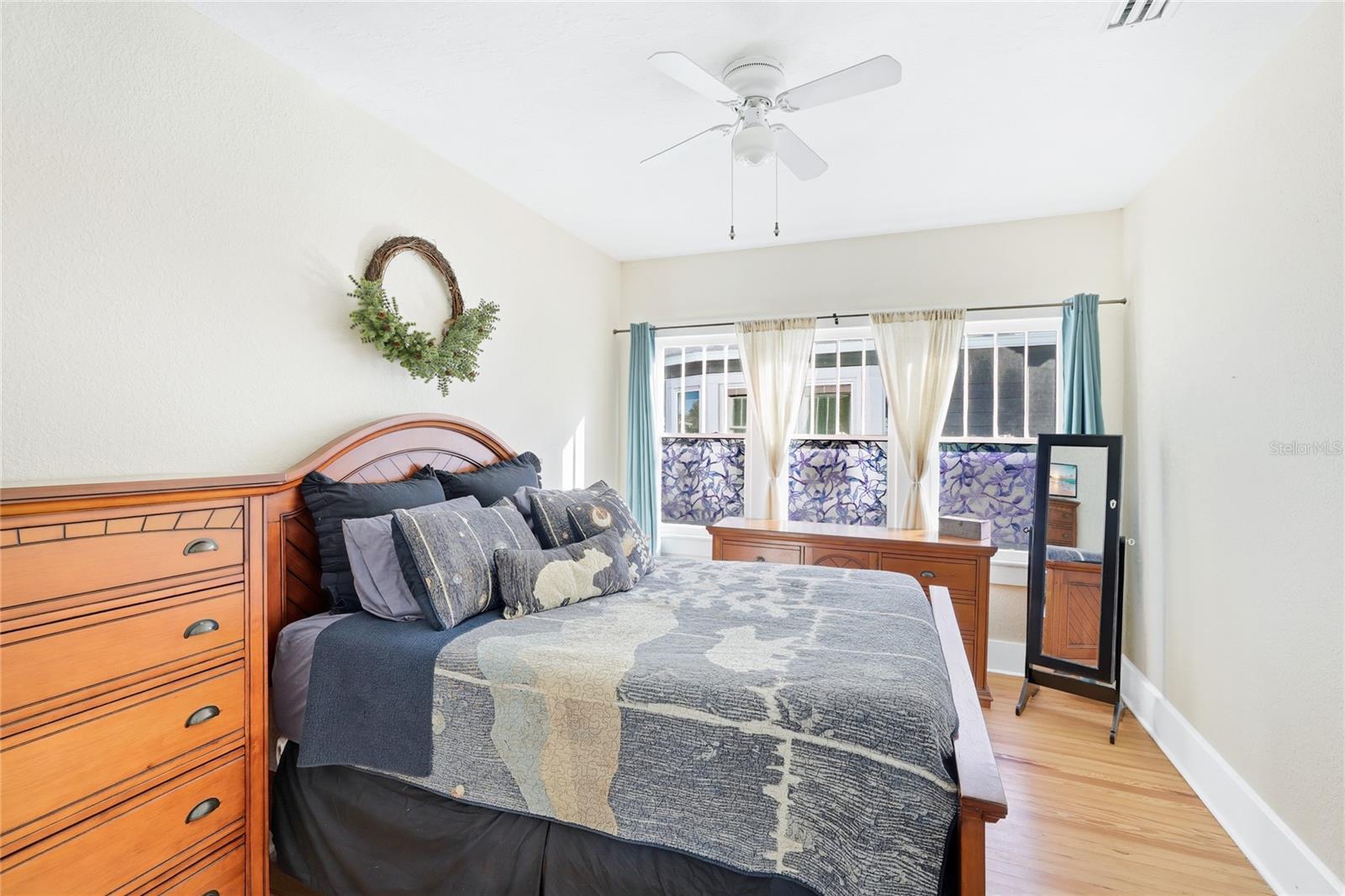 Image 5 of 30 For 2317 7th Avenue W